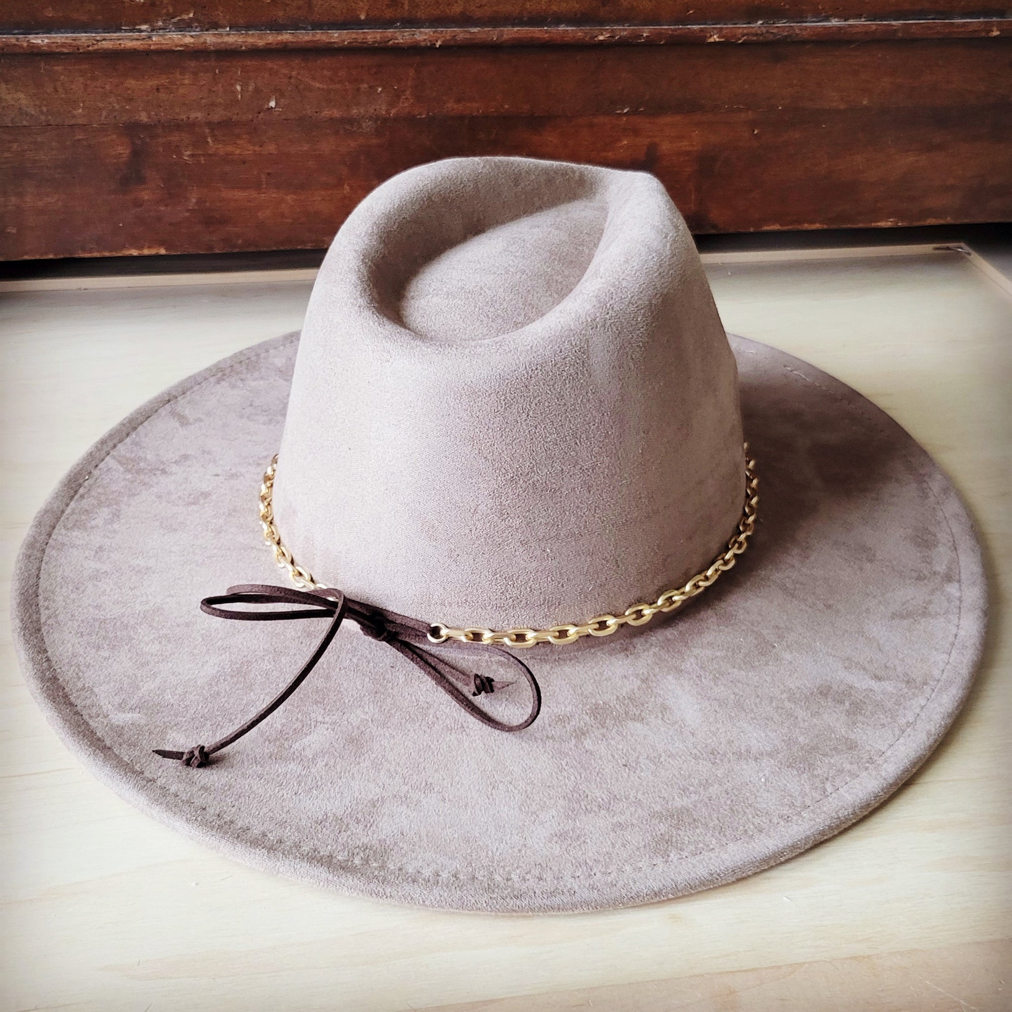 Matte Gold Chain Hat Band w/ Leather Tie 987i