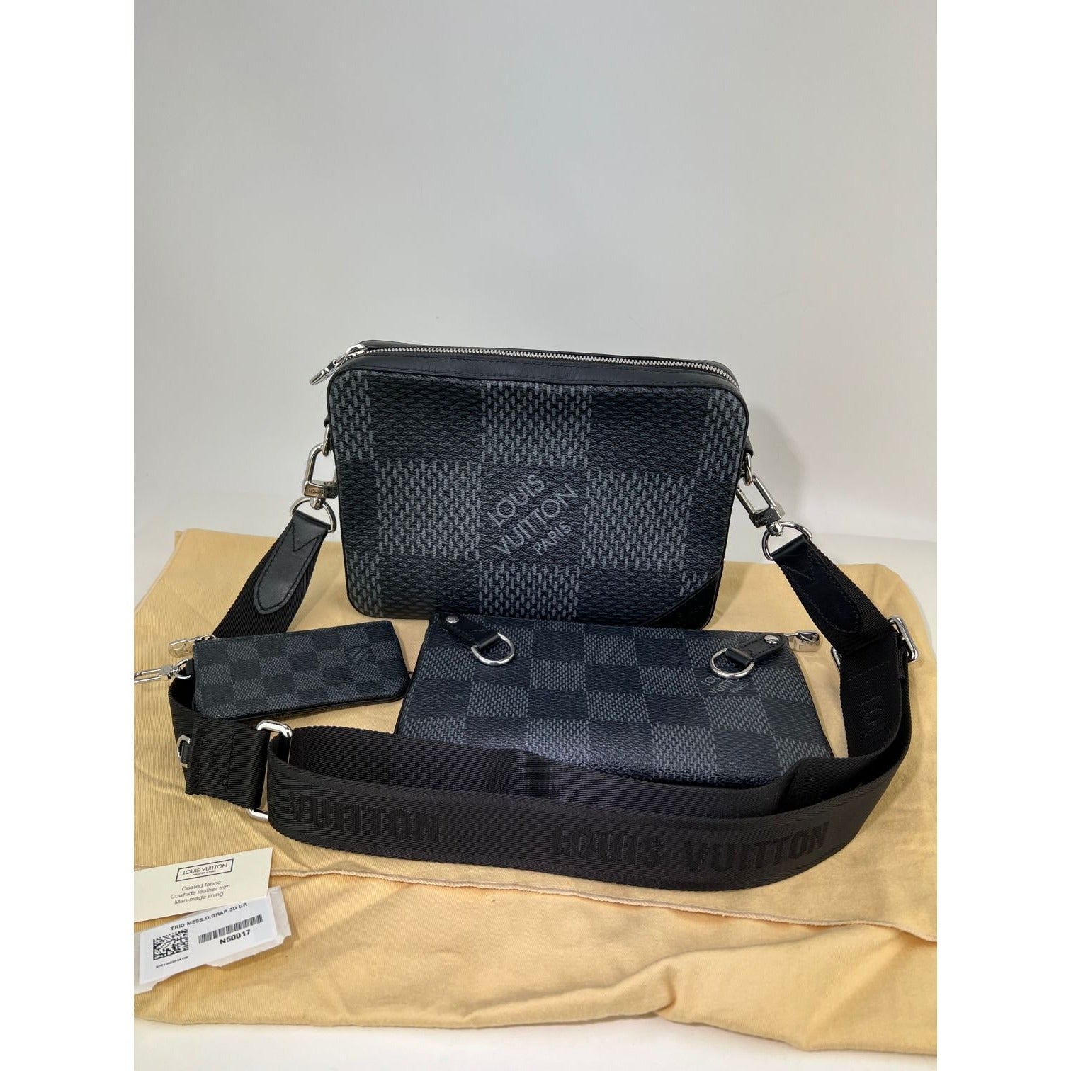 LOUIS VUITTON Trio Messenger Damier Graphite Men&#39;s Bag