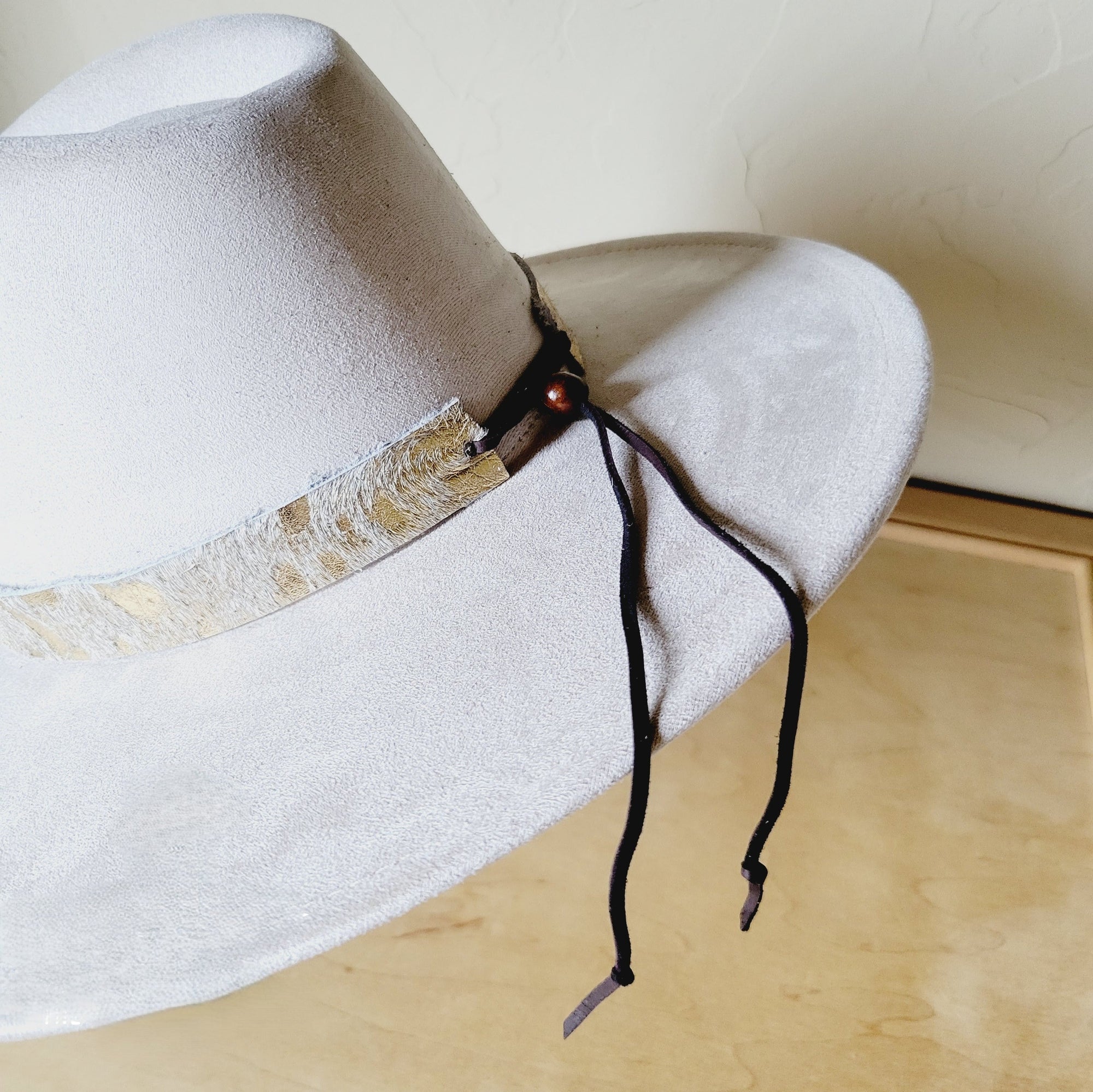 **Cream &amp; Gold Metallic Leather Hat Band Only 984e