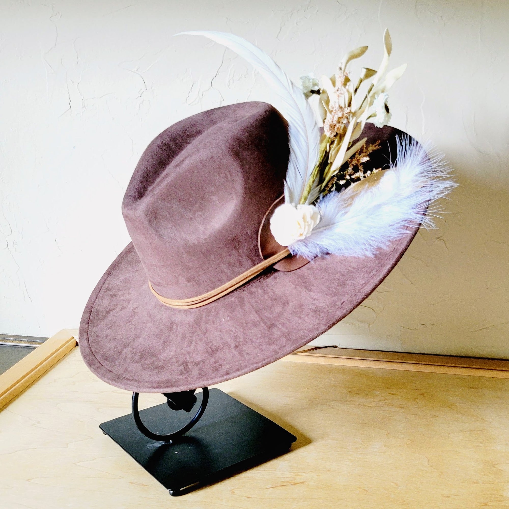 Boho Western Wedding Floral &amp; Feather Bridsmaid Hat in Brown 984n