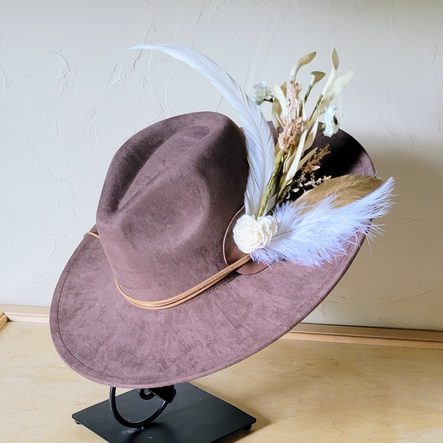 Boho Western Wedding Floral &amp; Feather Bridsmaid Hat in Brown 984n