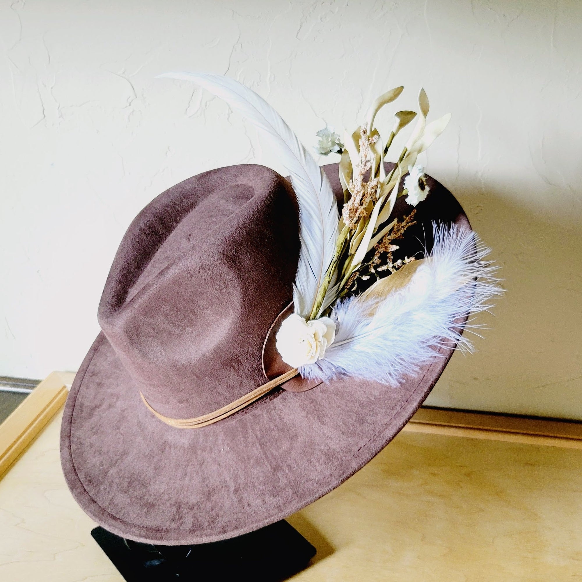 Boho Western Wedding Floral &amp; Feather Bridsmaid Hat in Brown 984n