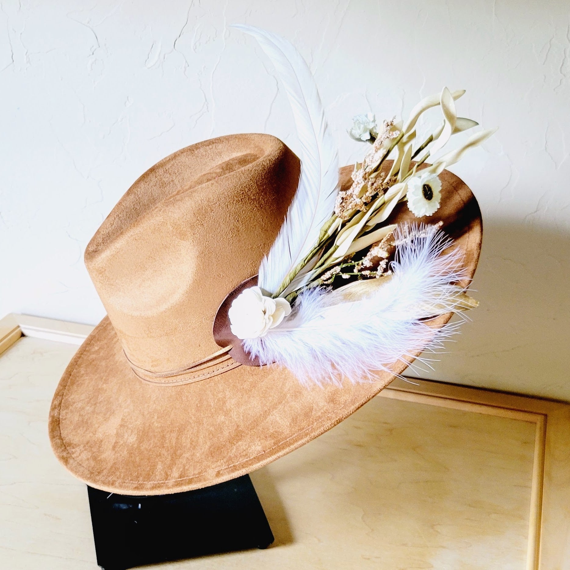Boho Western Wedding Floral &amp; Feather Bridsmaid Hat in Tan 984p