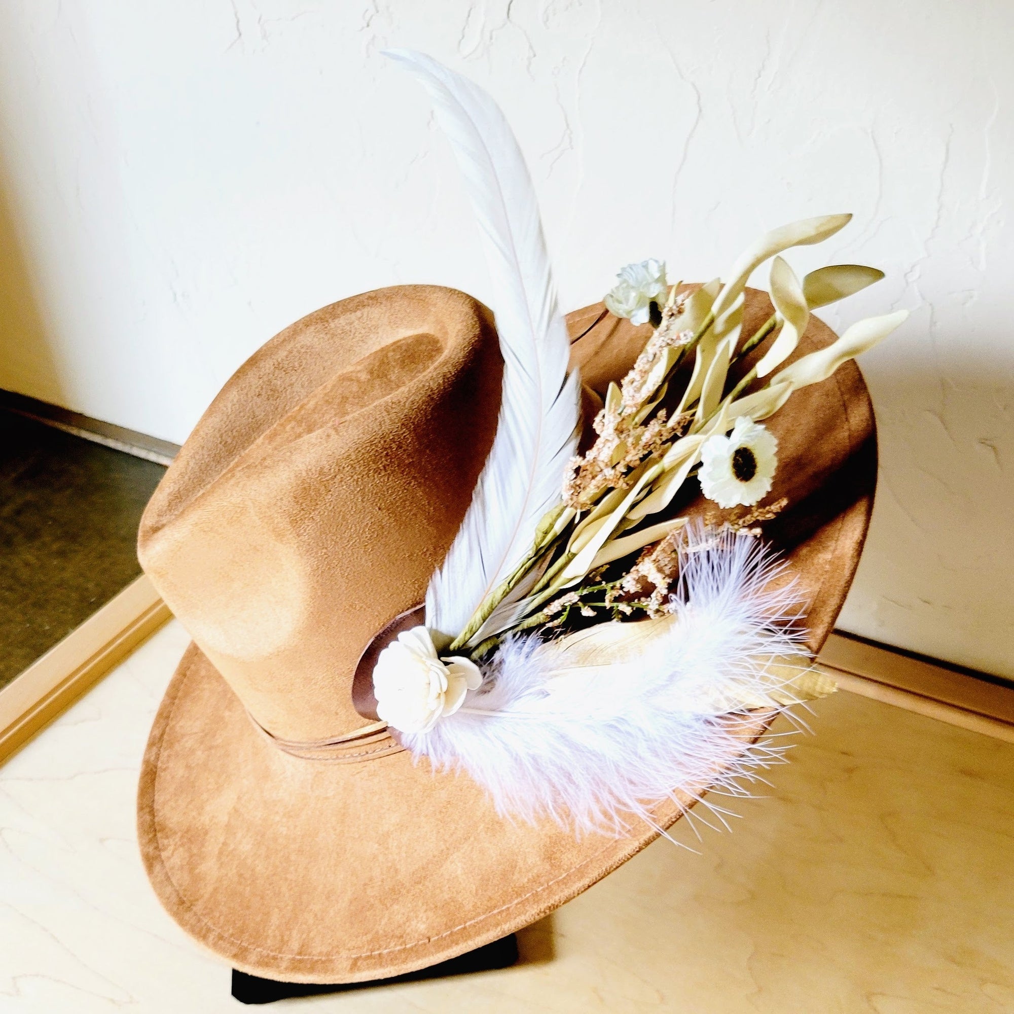Boho Western Wedding Floral &amp; Feather Bridsmaid Hat in Tan 984p