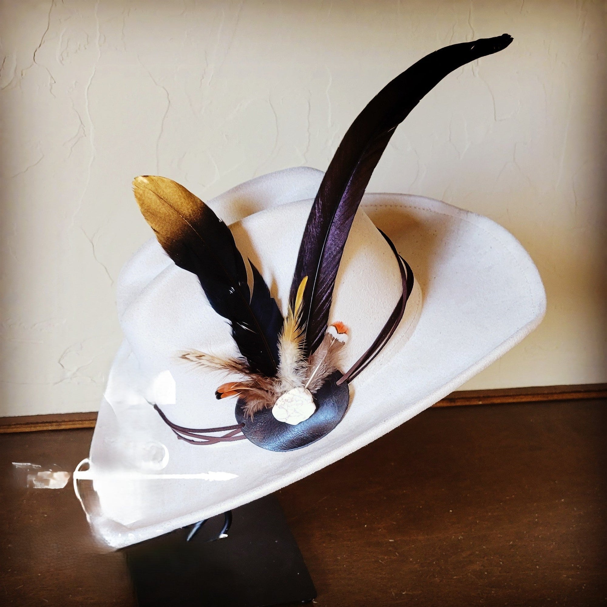 Black/Gold Feather, White Stone &amp; Black Leather Hat Band (Band only) 983g