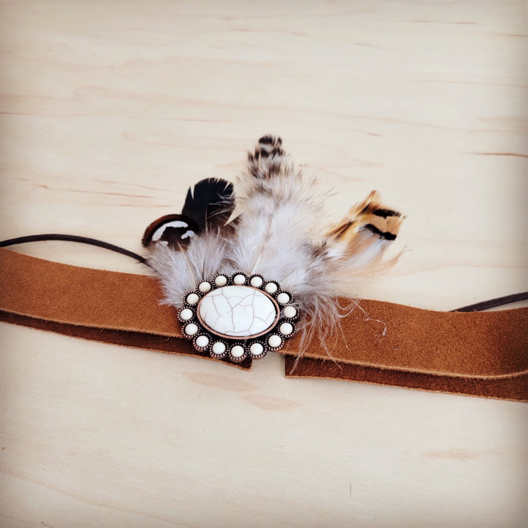 Genuine Suede Leather Hat Band w/ Stone Pendant &amp; Feathers 954u