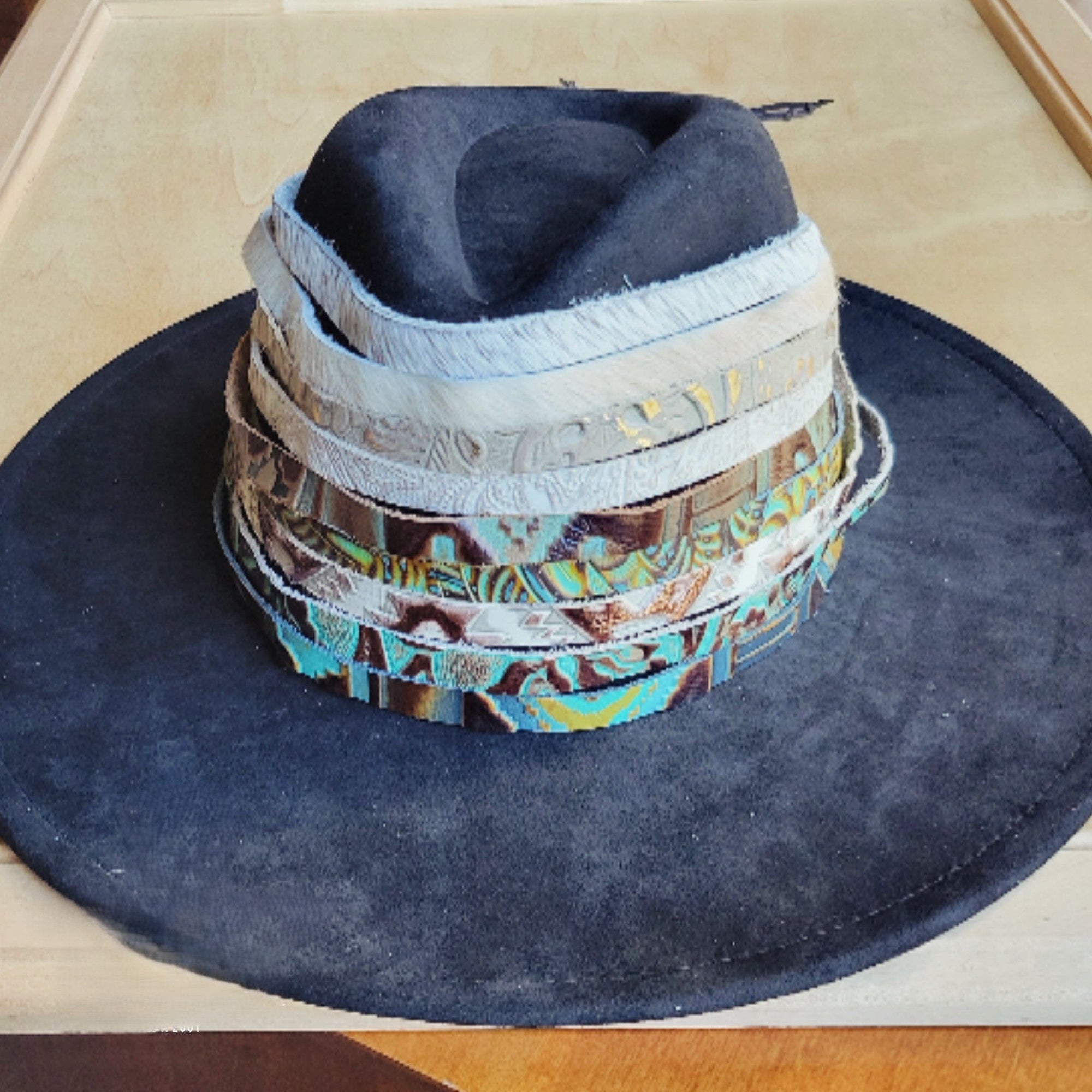 **Cream &amp; Gold Metallic Leather Hat Band Only 984e