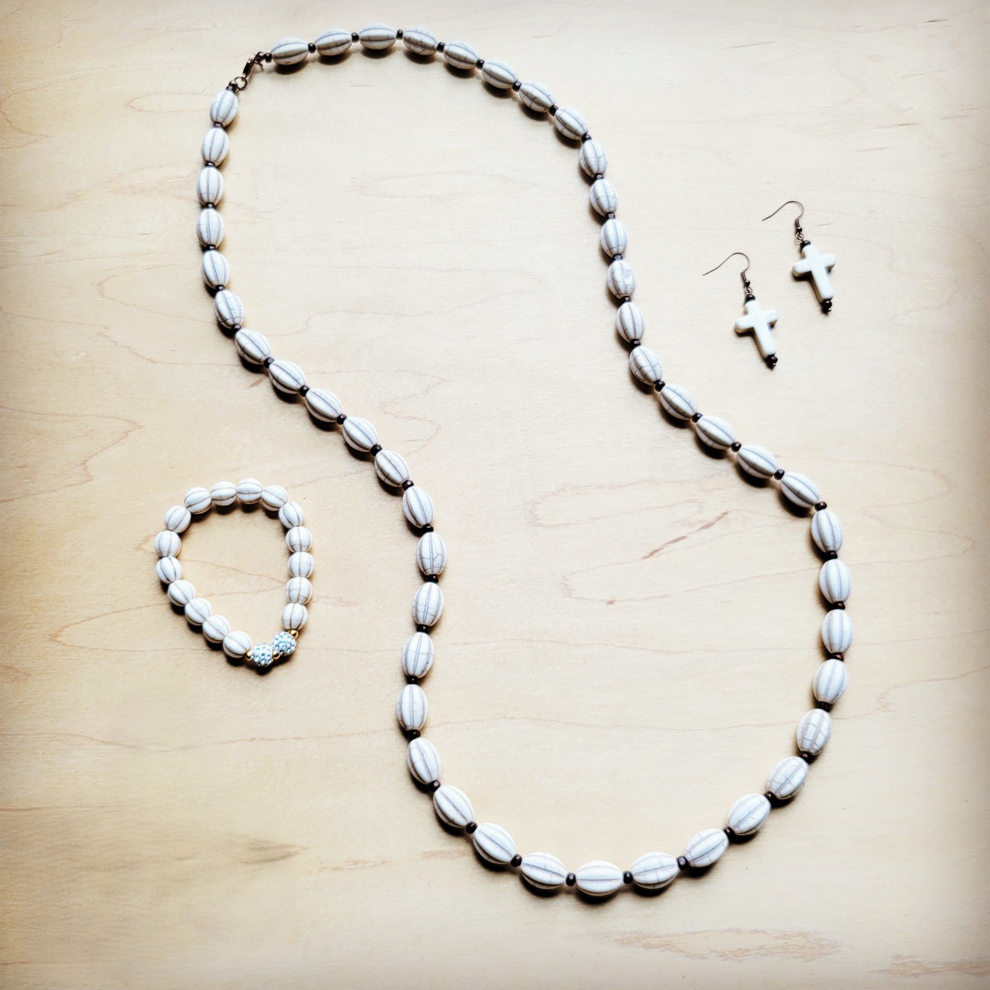 **White Turquoise &amp; Wood Melon Beaded Necklace 258p