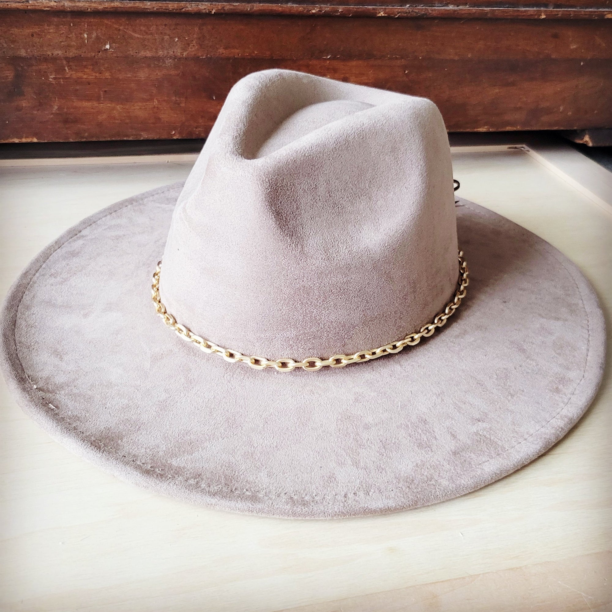 Matte Gold Chain Hat Band w/ Leather Tie 987i