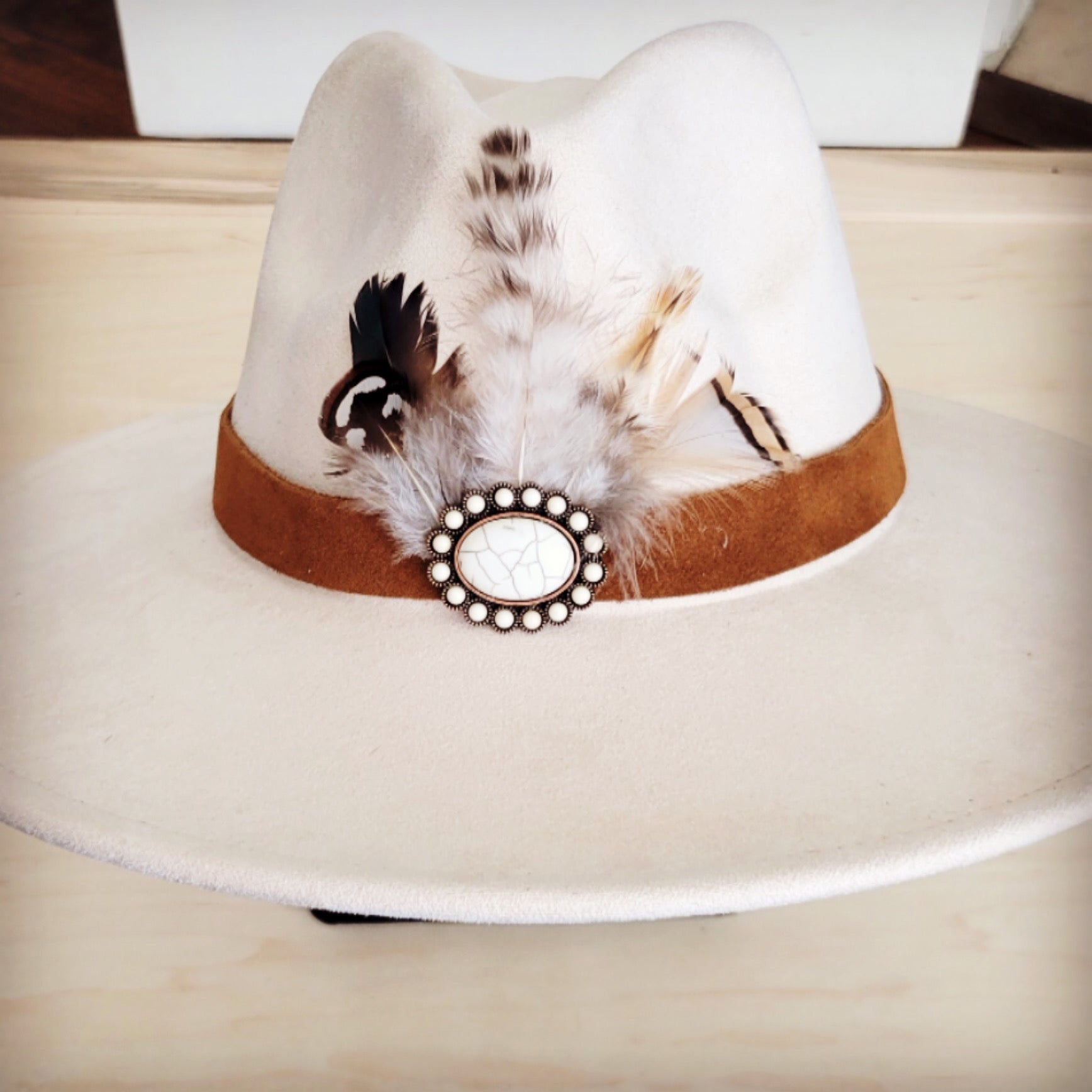 Genuine Suede Leather Hat Band w/ Stone Pendant &amp; Feathers 954u