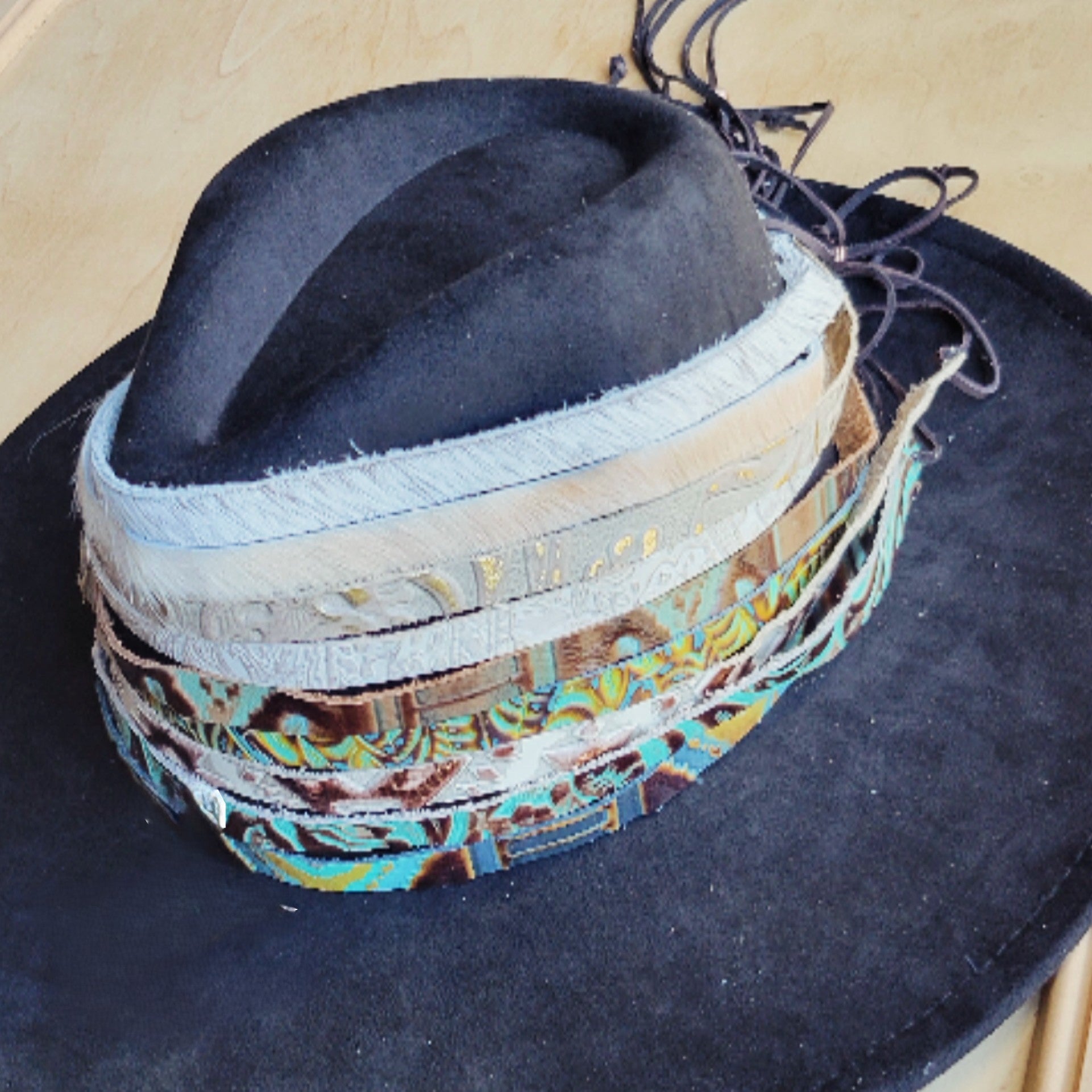 **Cream &amp; Gold Metallic Leather Hat Band Only 984e