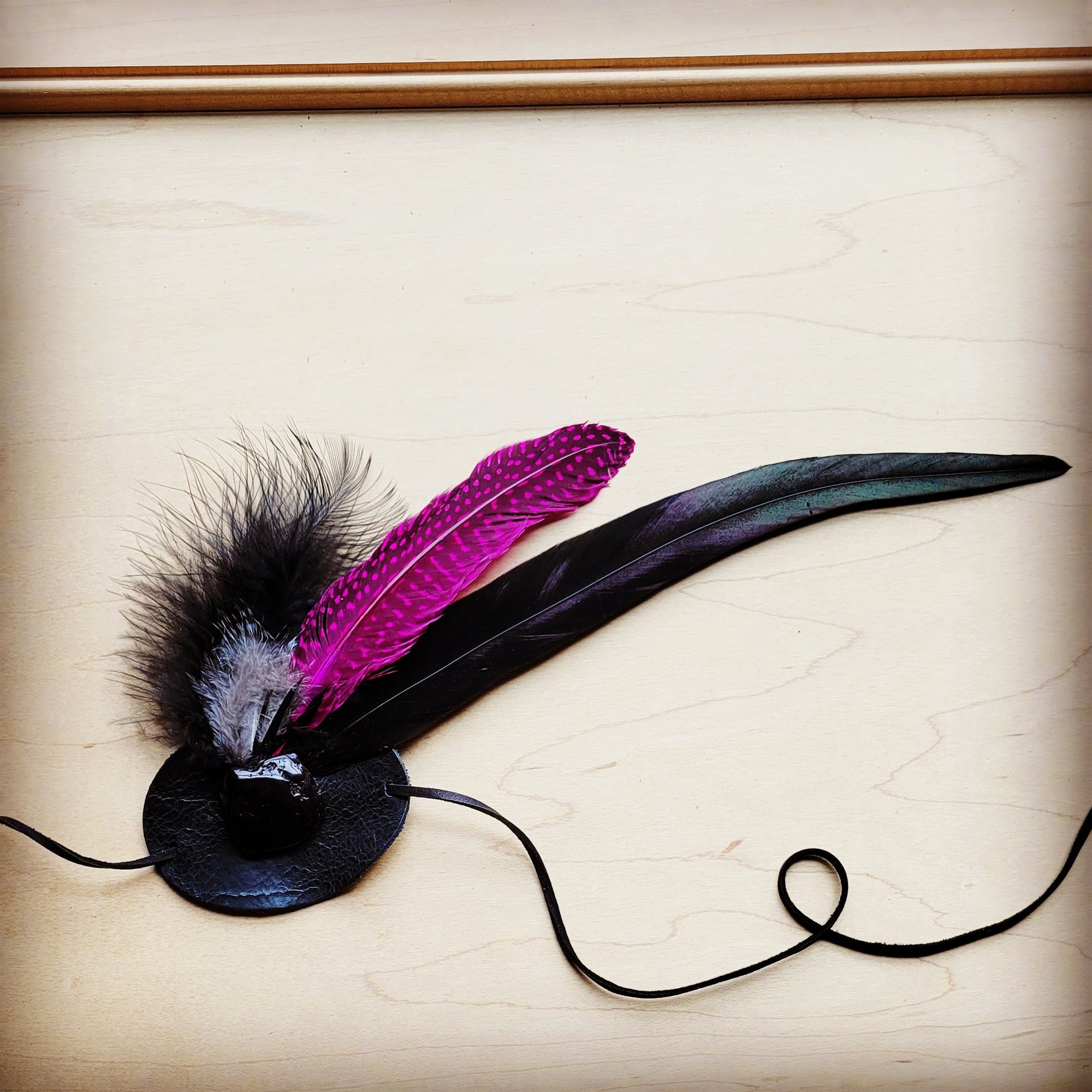 **Spotted Magenta/Black Feather &amp; Leather Hat Band (Band Only) 983d