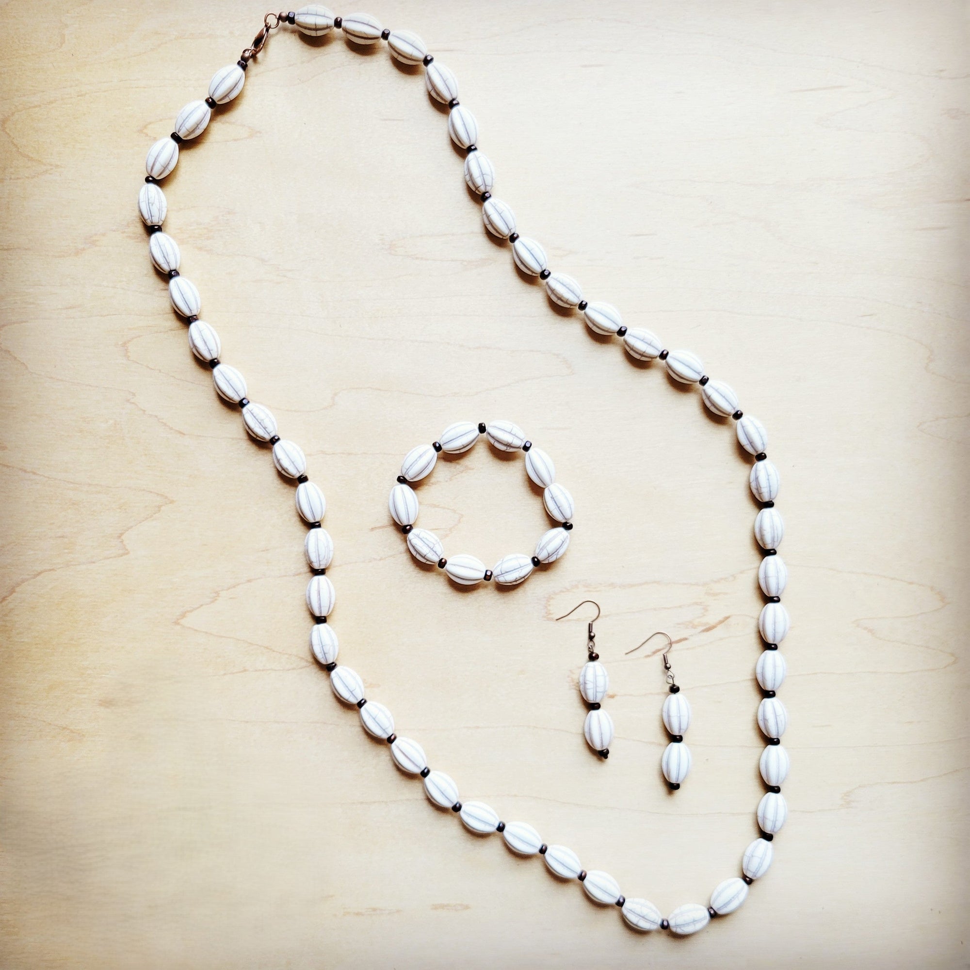 **White Turquoise &amp; Wood Melon Beaded Necklace 258p