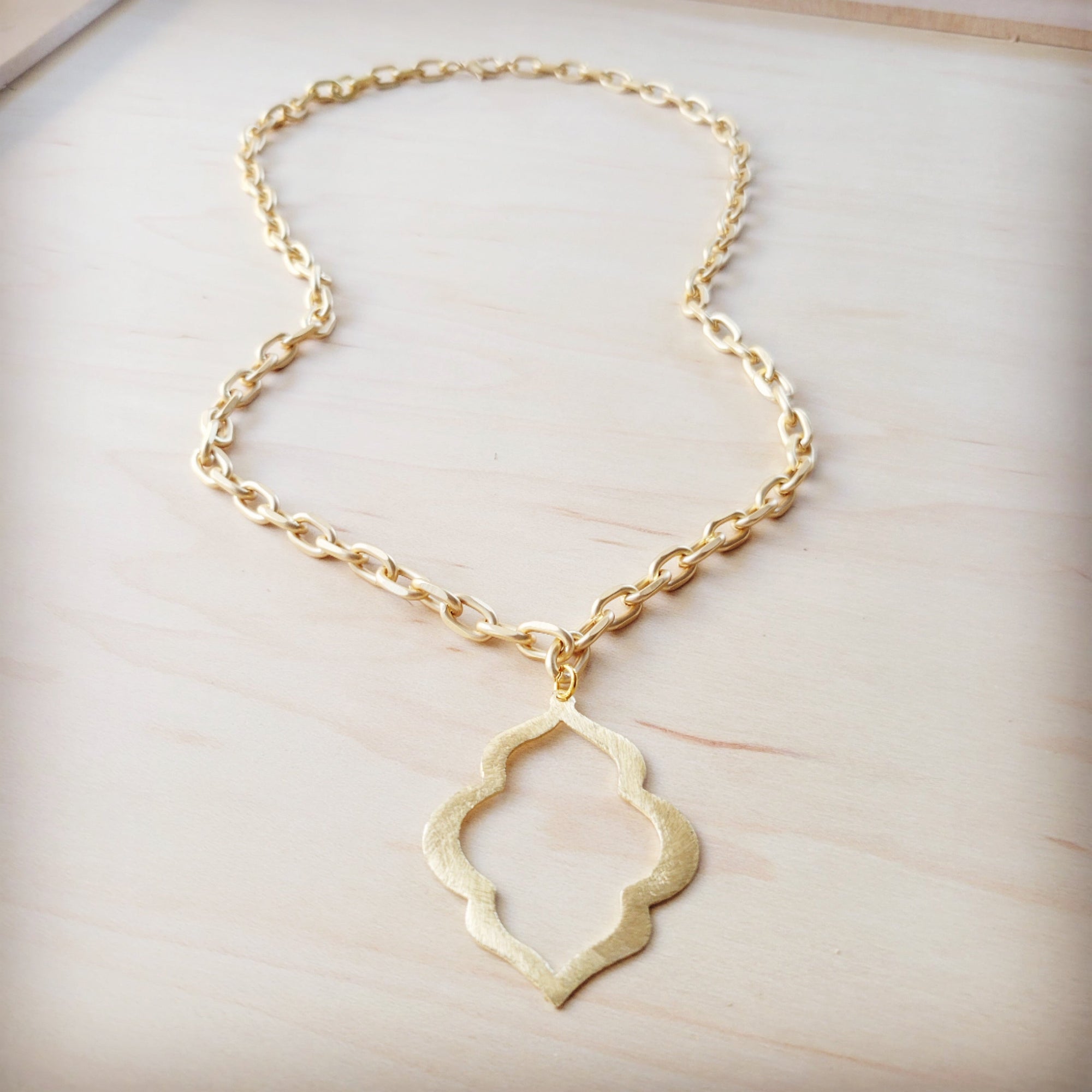 Moroccan Oasis Matte Gold Pendant Necklace 257li