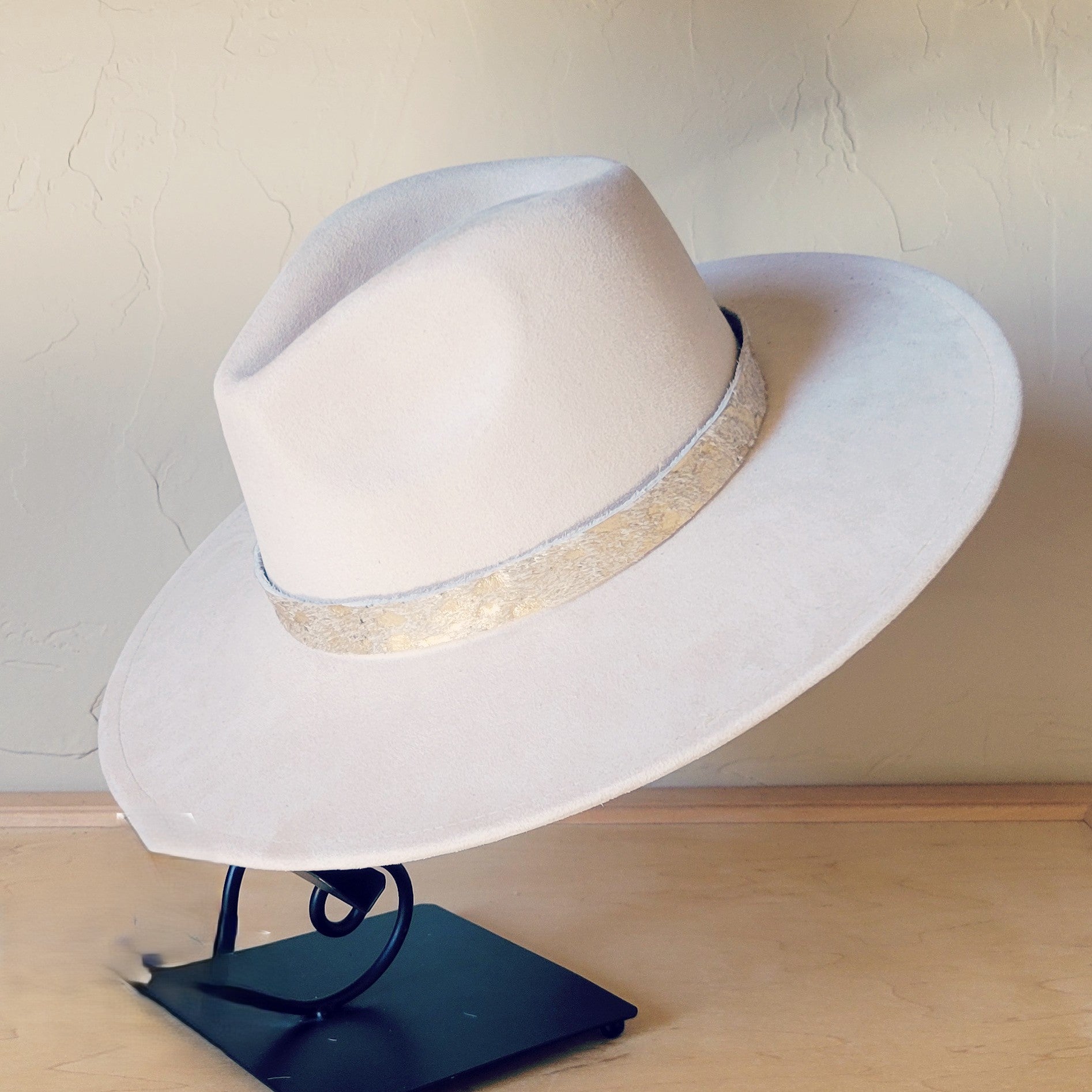 **Cream &amp; Gold Metallic Leather Hat Band Only 984e