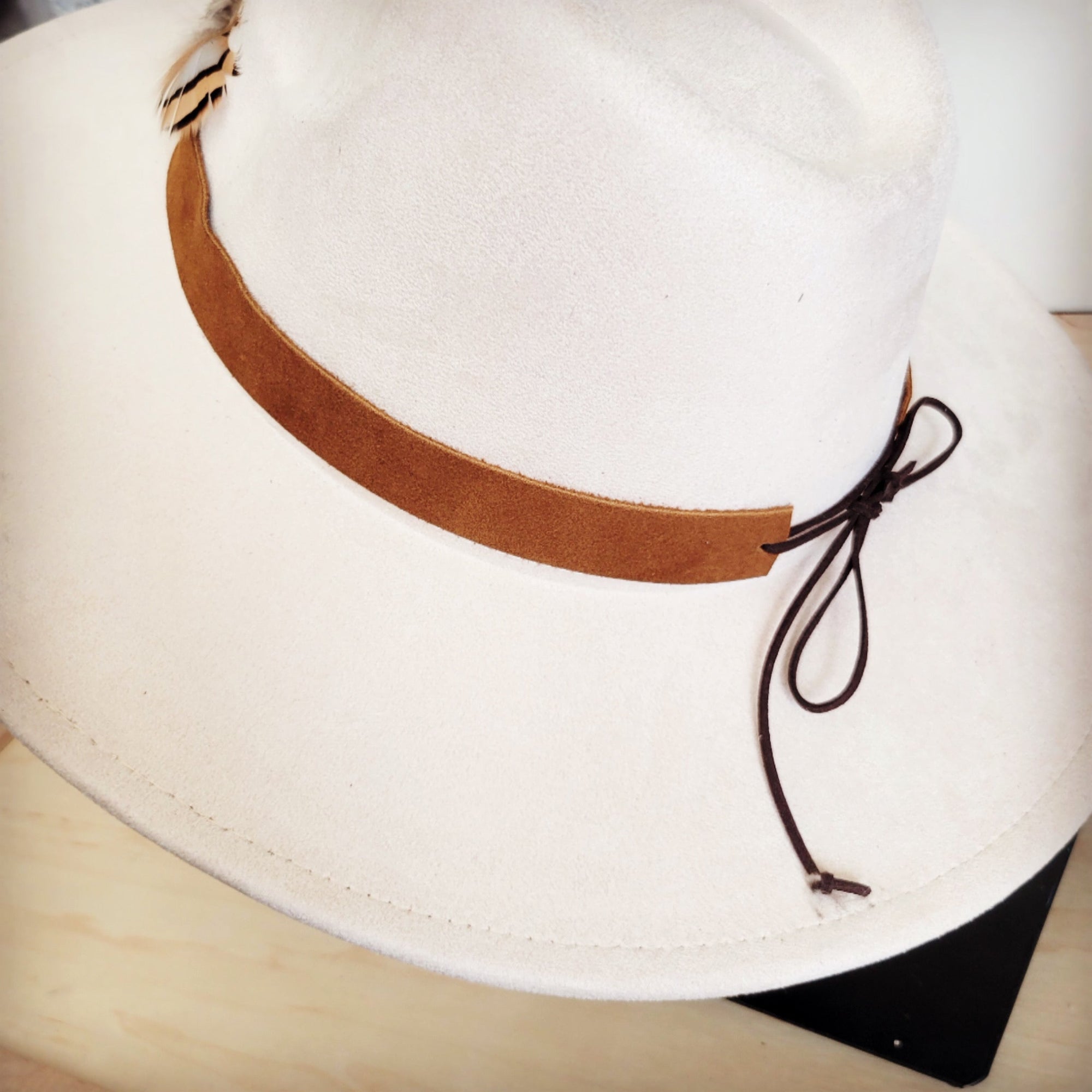 Genuine Suede Leather Hat Band w/ Stone Pendant &amp; Feathers 954u