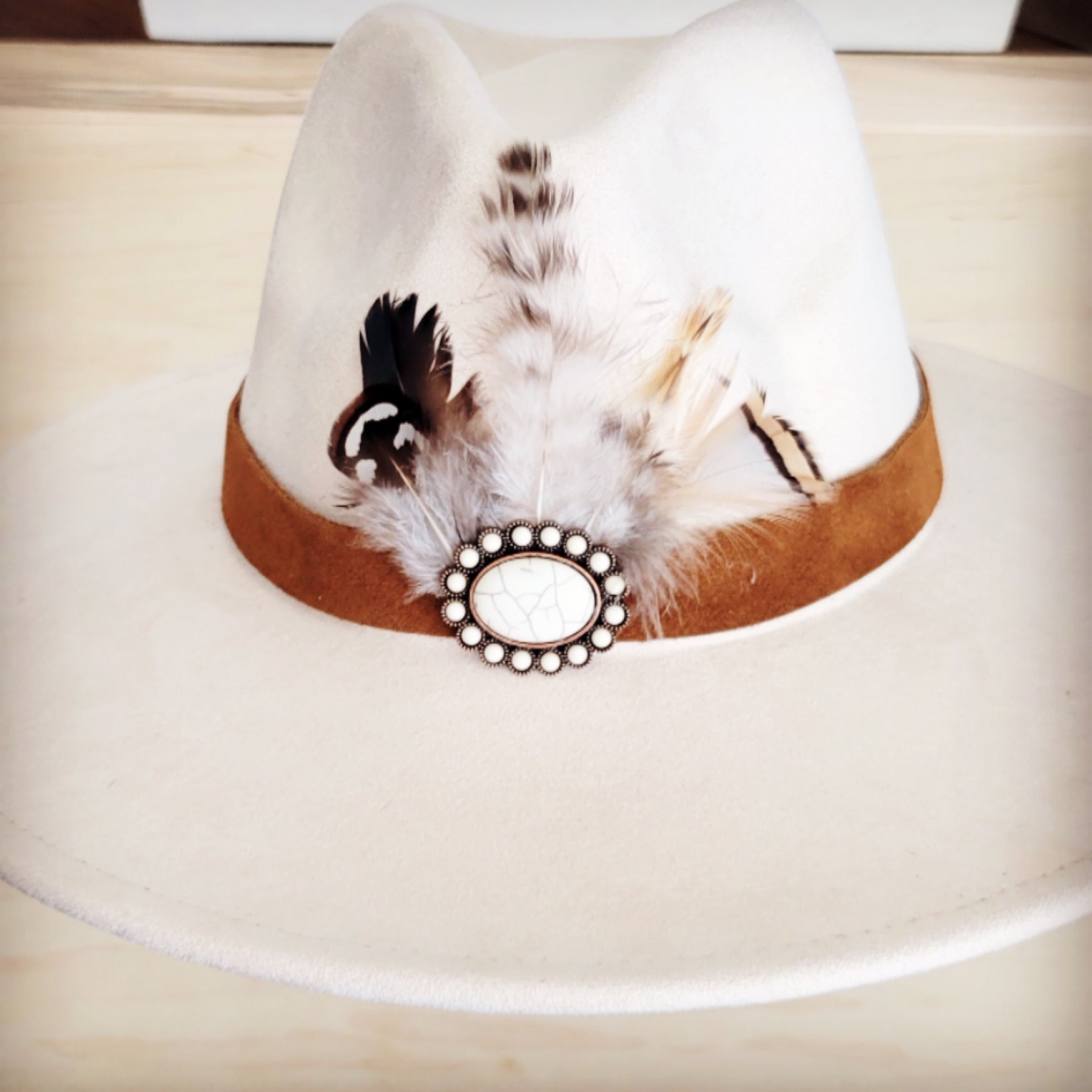 Genuine Suede Leather Hat Band w/ Stone Pendant &amp; Feathers 954u