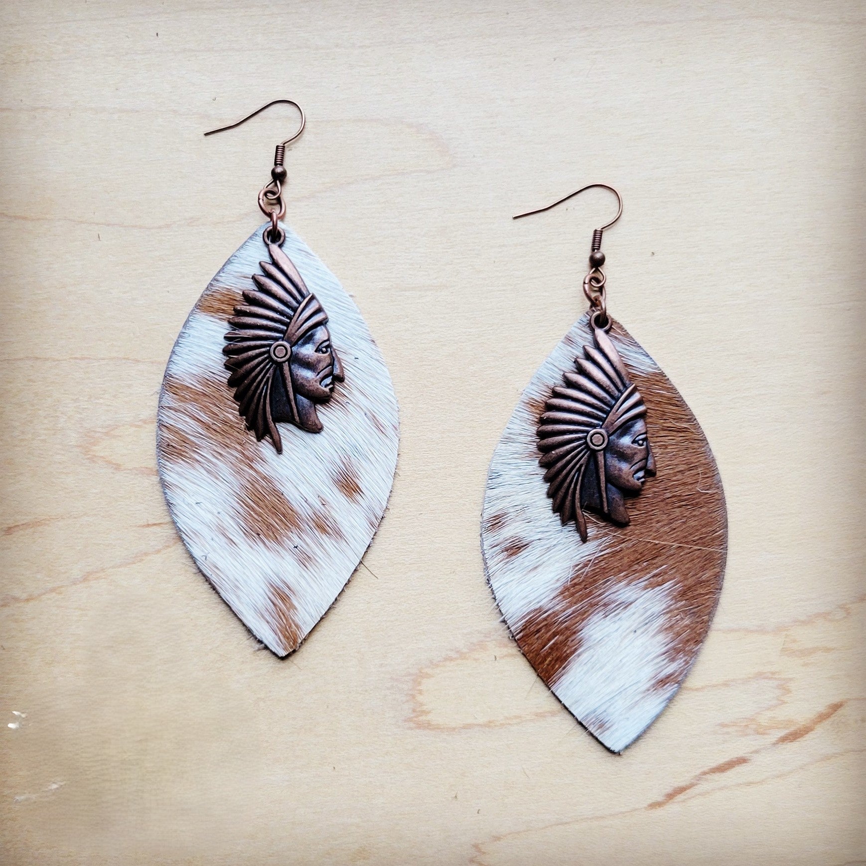 **Tan &amp; White Leather Hide Earrings w/ Indian 220k
