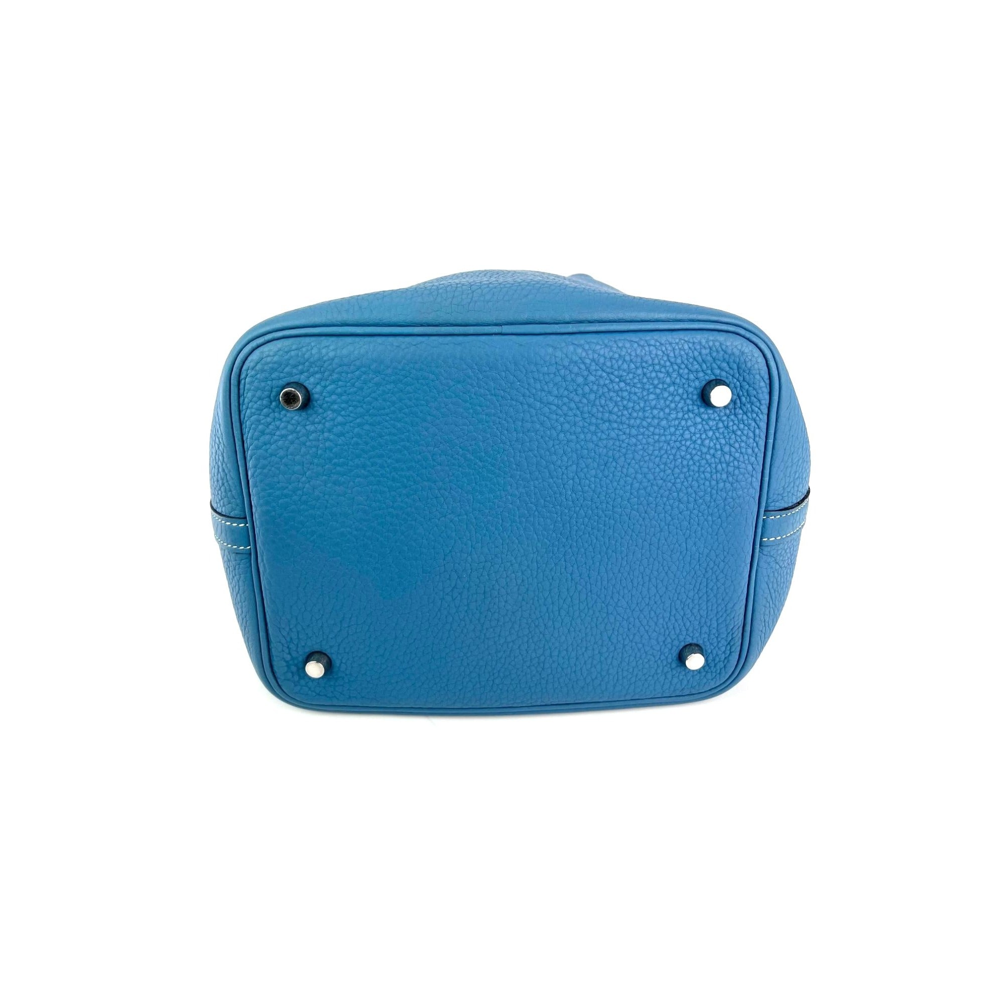 HERMÈS Taurillon Clemence Picotin 22 MM Blue Leather Handbag