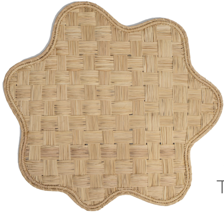 Checkerboard Scalloped Handwoven Iraca Placemat
