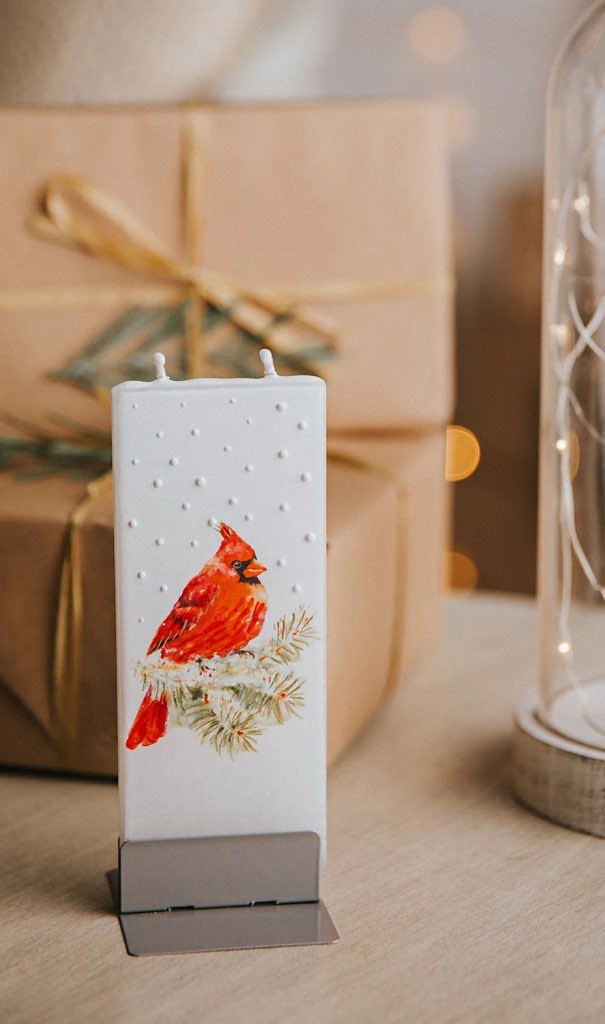 Flatyz Snowy Cardinal on Pine Branch Candle