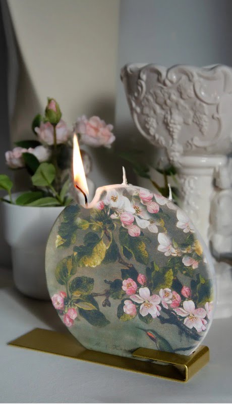 Flatyz Heade Hummingbird &amp; Apple Blossoms Candle