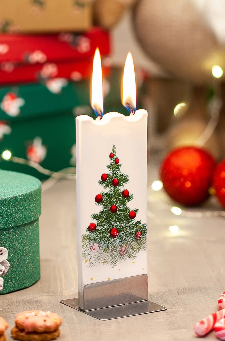 Flatyz Christmas Tree with Red Ornaments &amp; Snow Candle