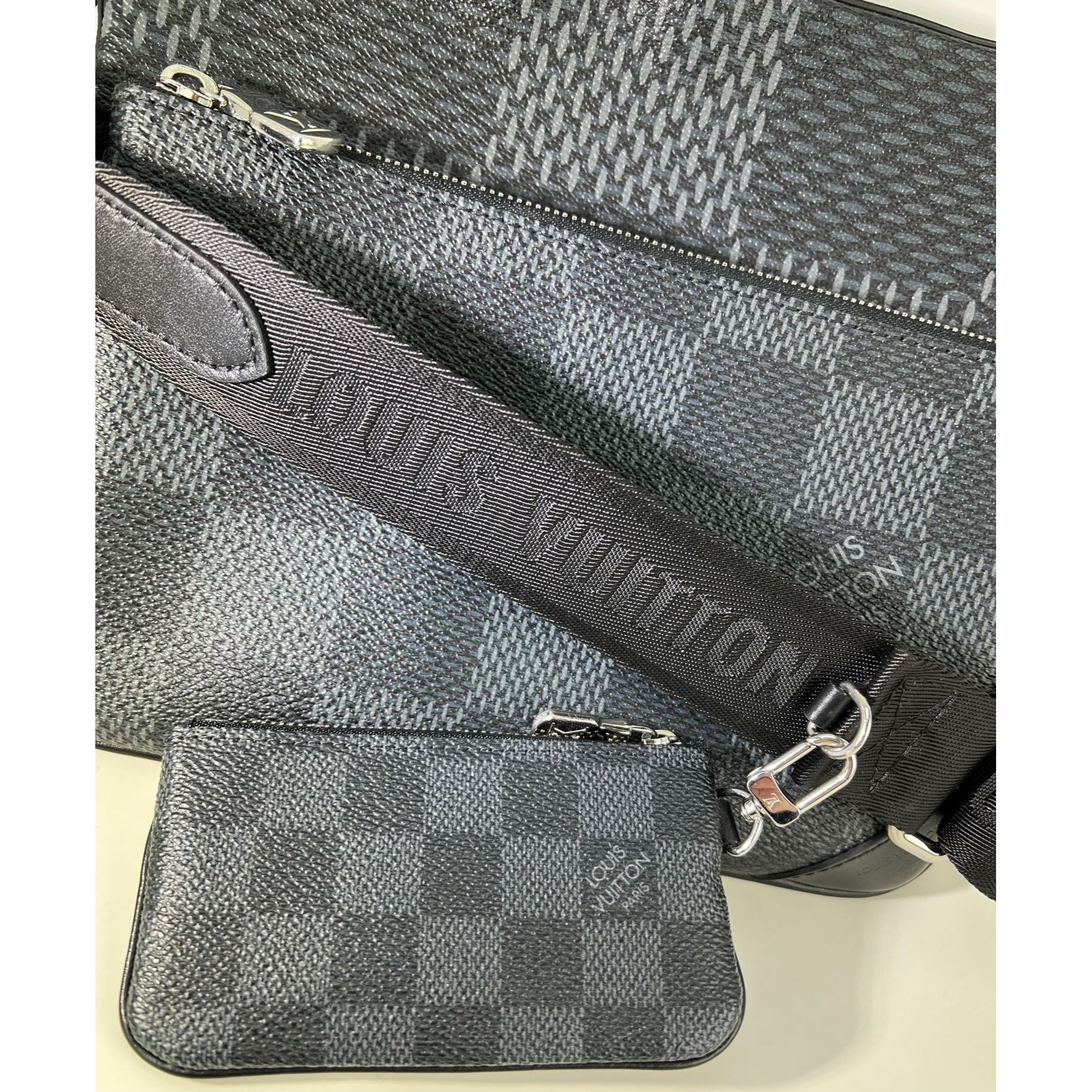 LOUIS VUITTON Trio Messenger Damier Graphite Men&#39;s Bag