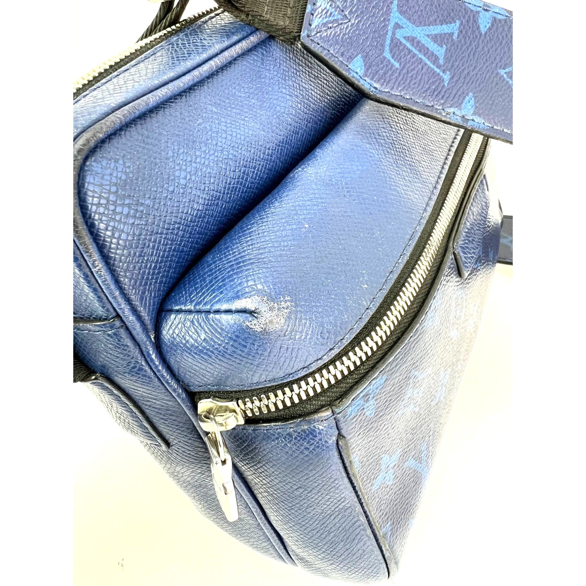 Louis Vuitton Taigarama Messenger Bag