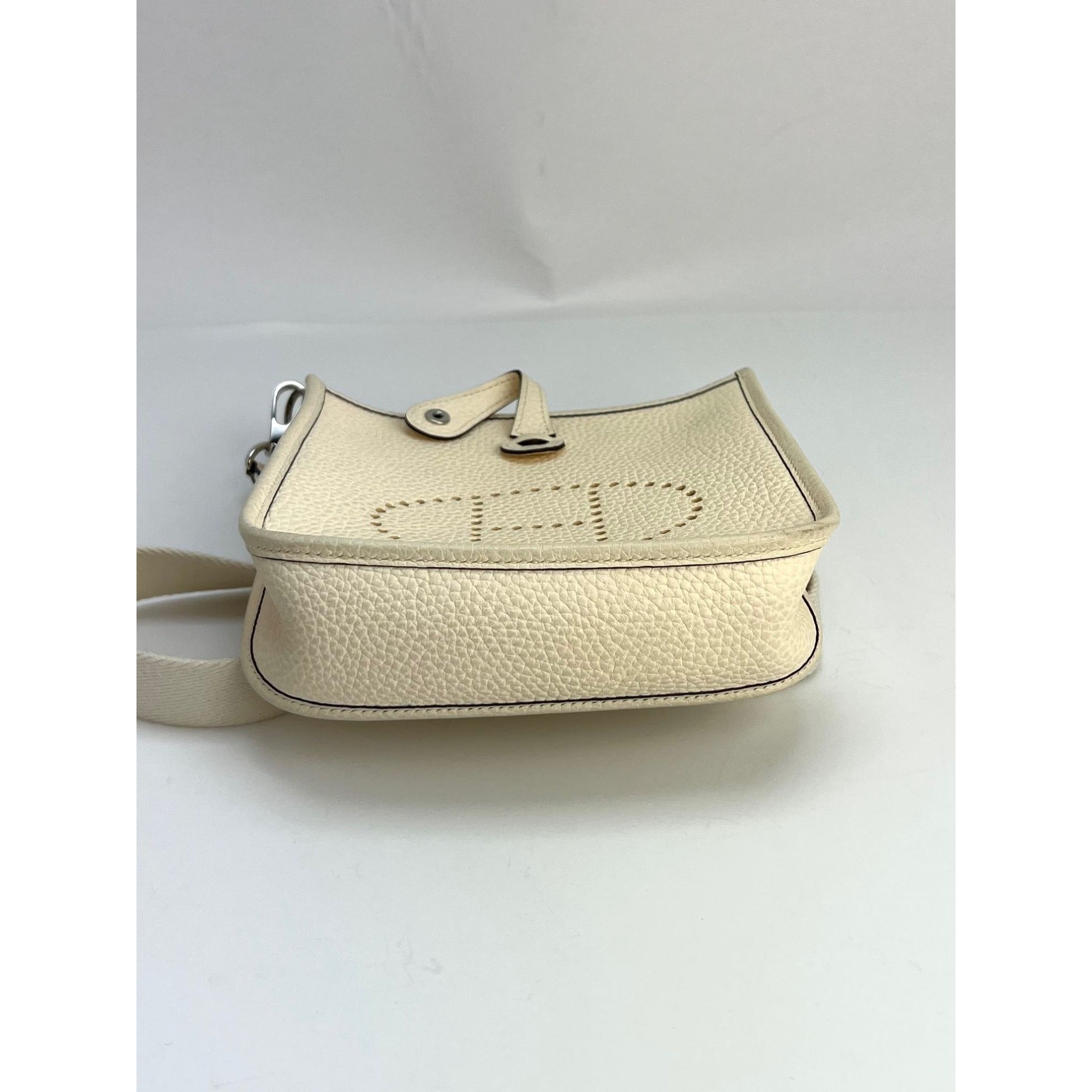 HERMÈS Taurillon Clemence Evelyne TPM Nata White Crossbody Bag