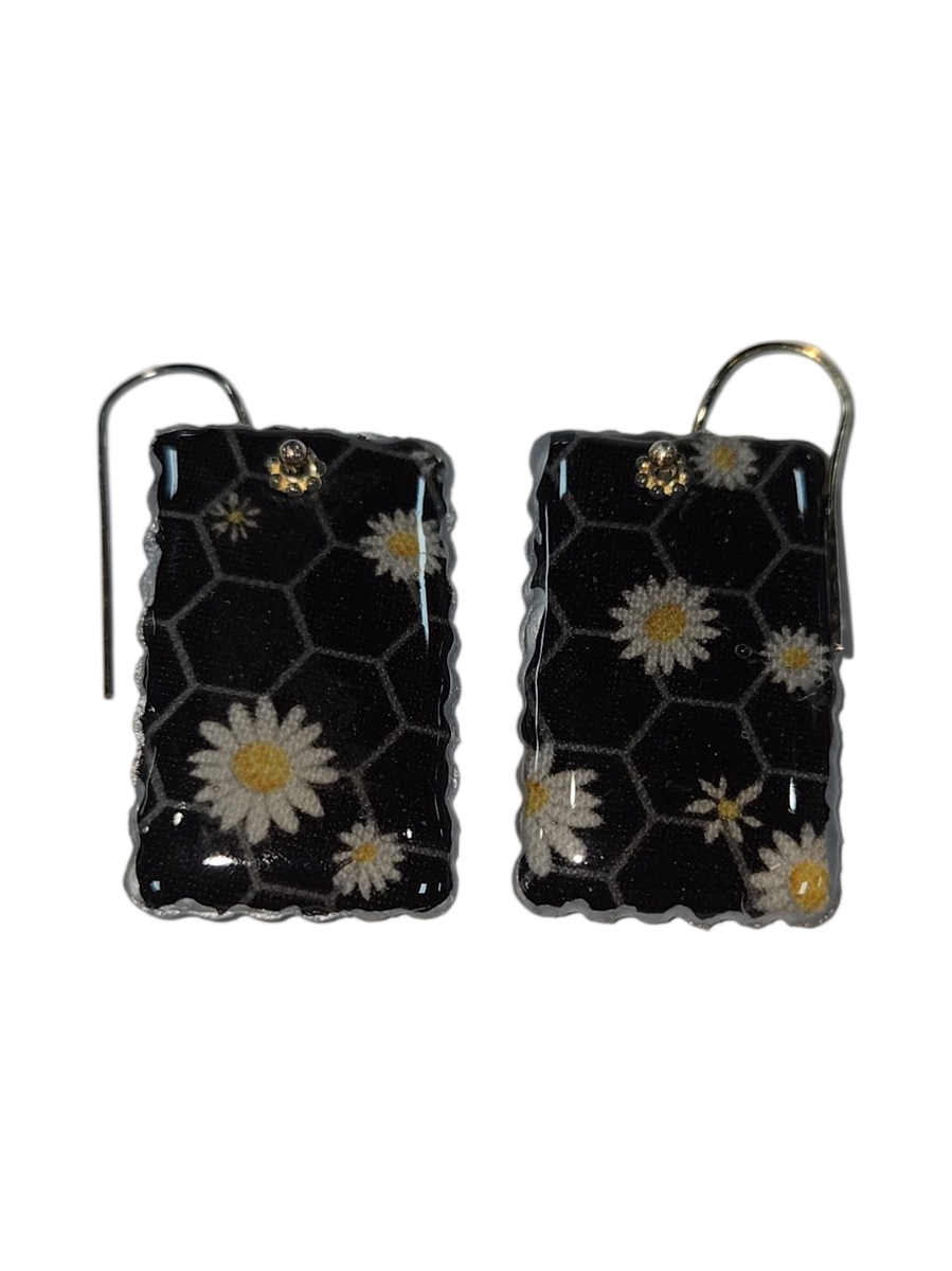 Black Honeycomb Daisy Resin Rectangle Earrings